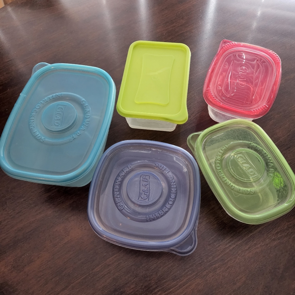 Bundle of 5 plastic food containers